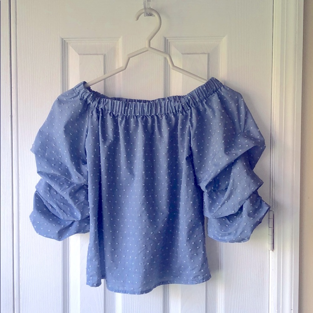 Romeo + Juliet Couture off-shoulder blouse-size S